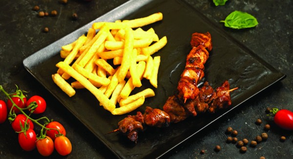 Куриный и свиной шашлычок на шпажках